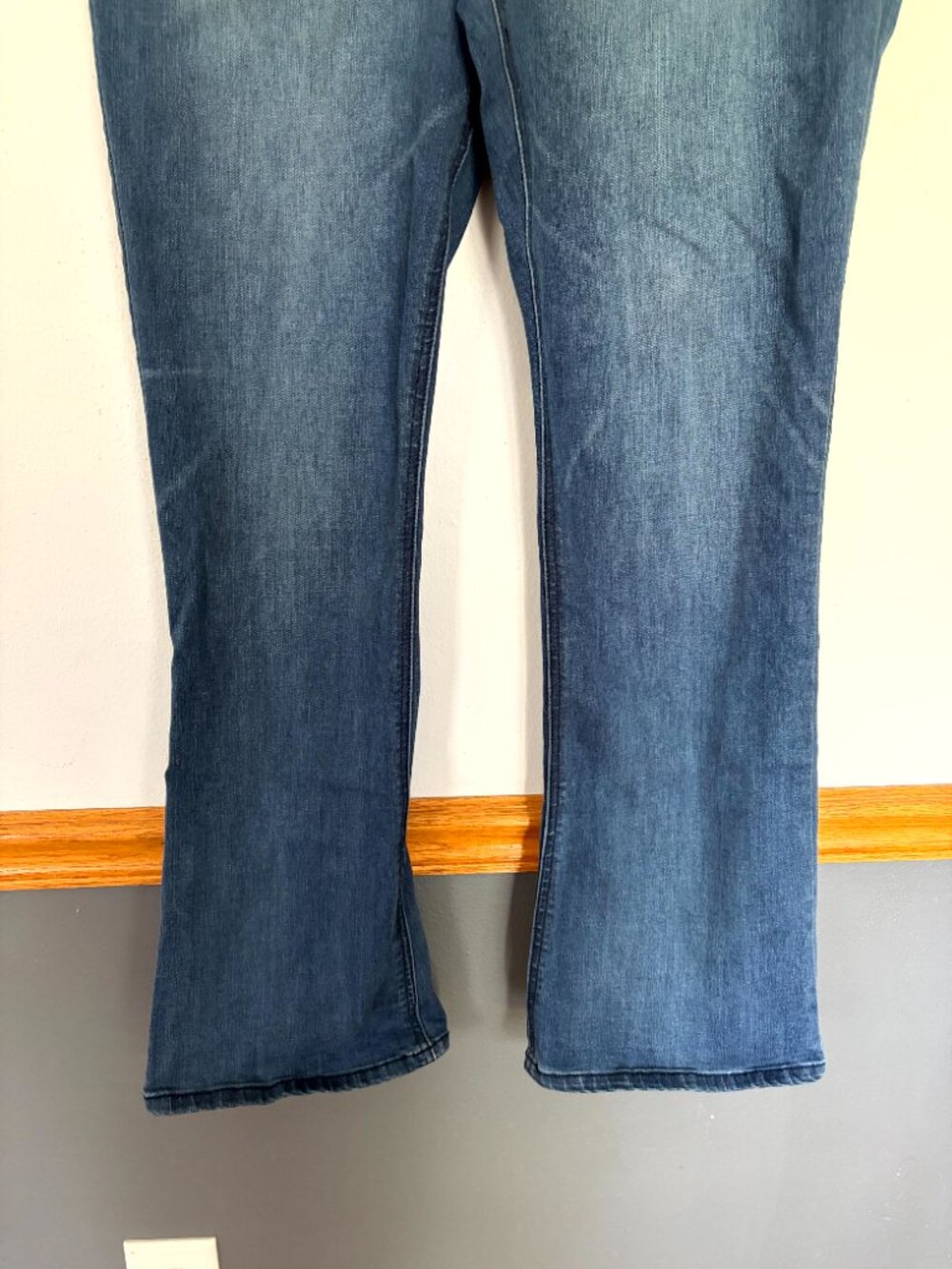 Democracy AB Solutions Women's Size 16 Straight Leg Blue Jeans - Picture 2 of 9